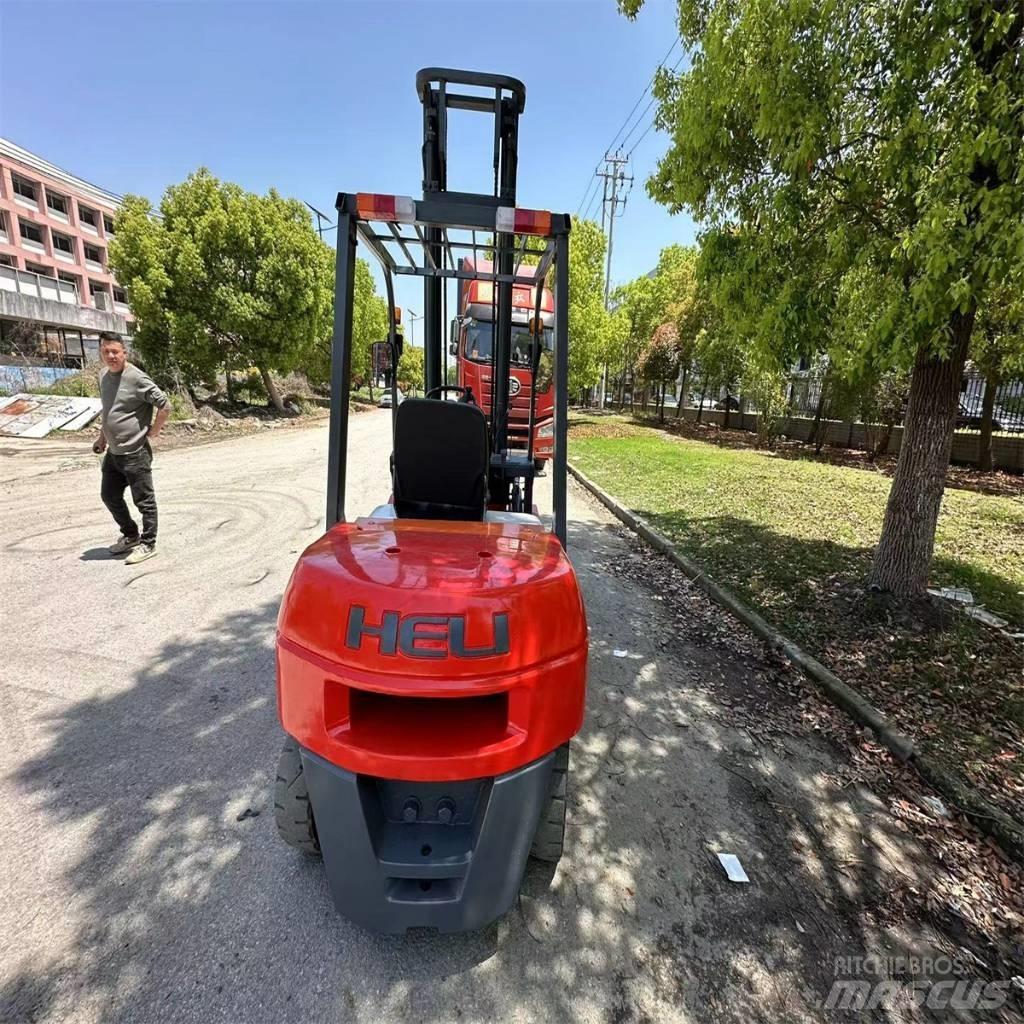 Heli CPC 35 Дизелови камиони