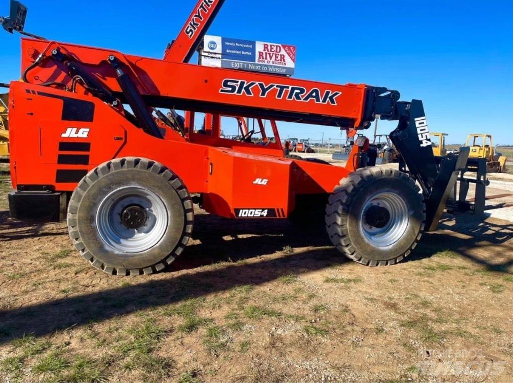 SkyTrak 10054 Телескопични товарачи