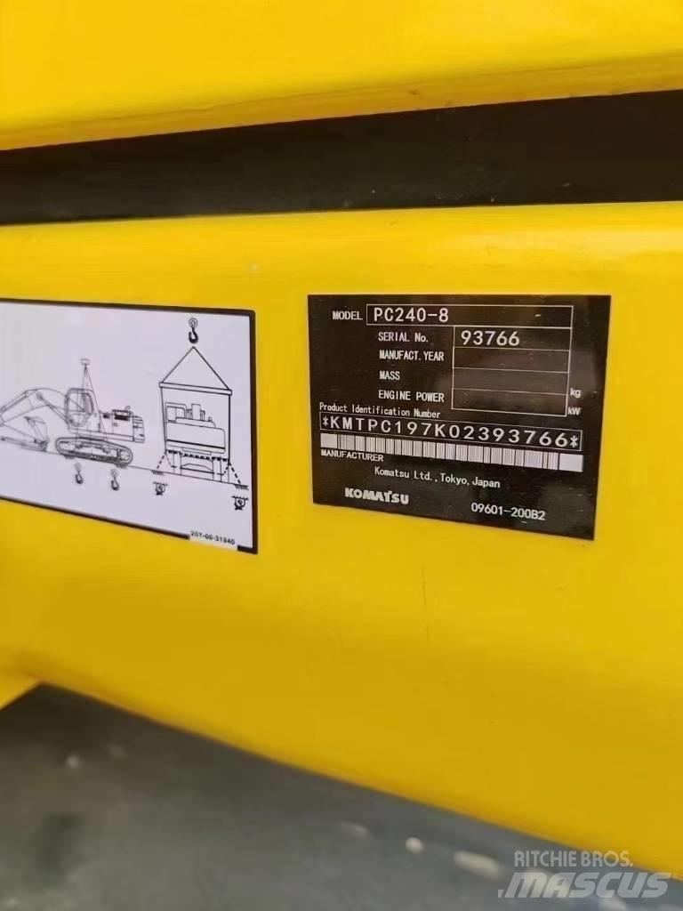 Komatsu 240LC-8 Верижен екскаватор