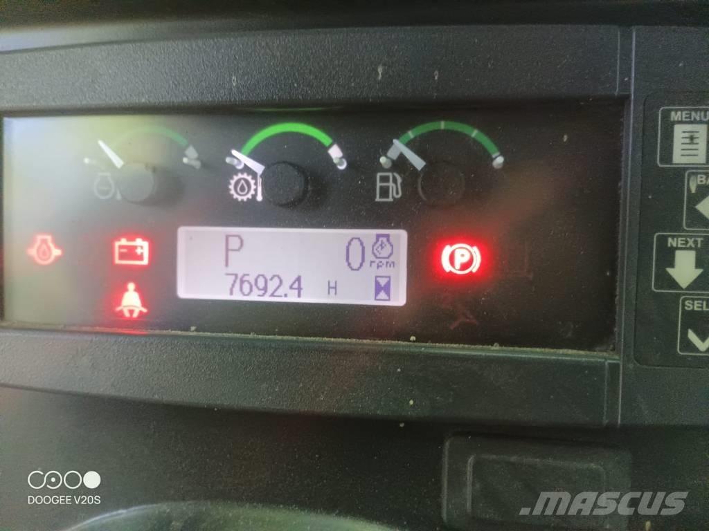 John Deere 548 G III Скидери
