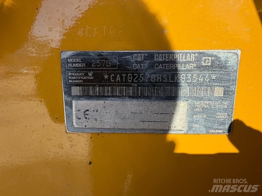 CAT 257 B Верижен товарач