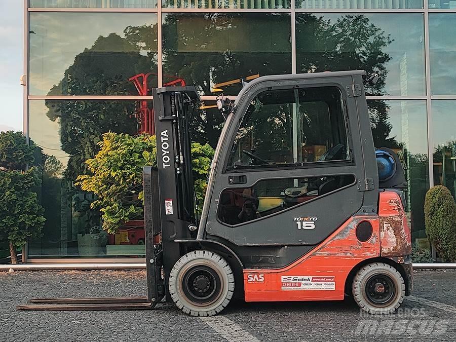 Toyota 02-8FGF15 Камиони с АГУ