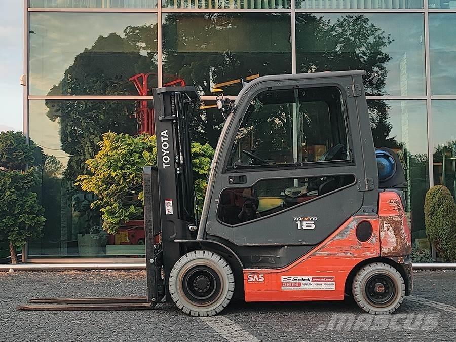 Toyota 02-8FGF15 Камиони с АГУ