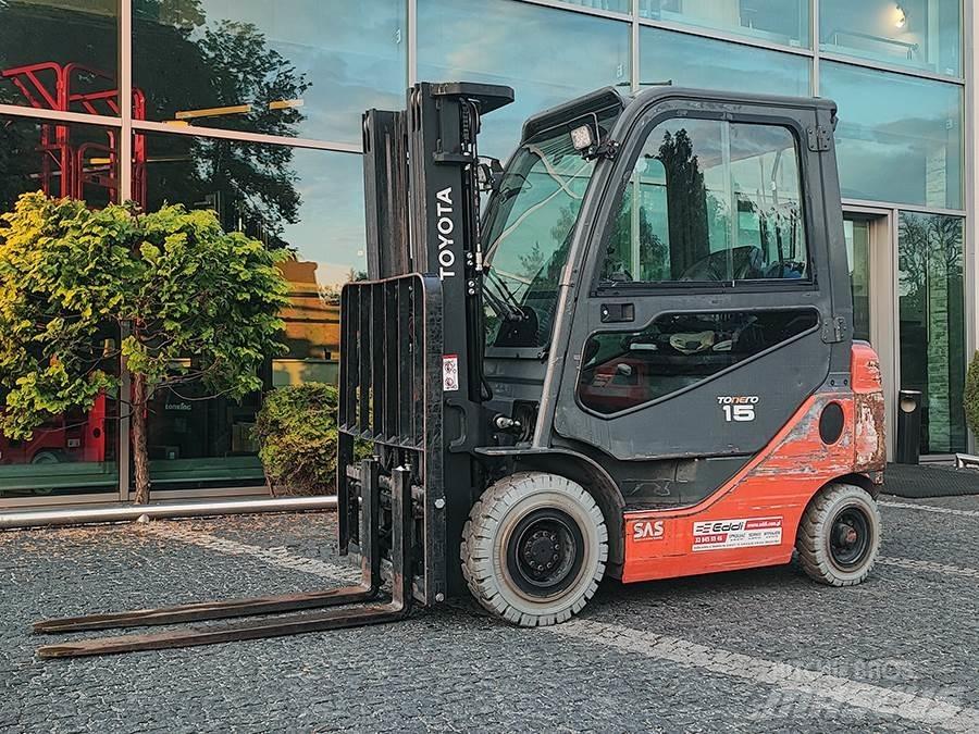 Toyota 02-8FGF15 Камиони с АГУ