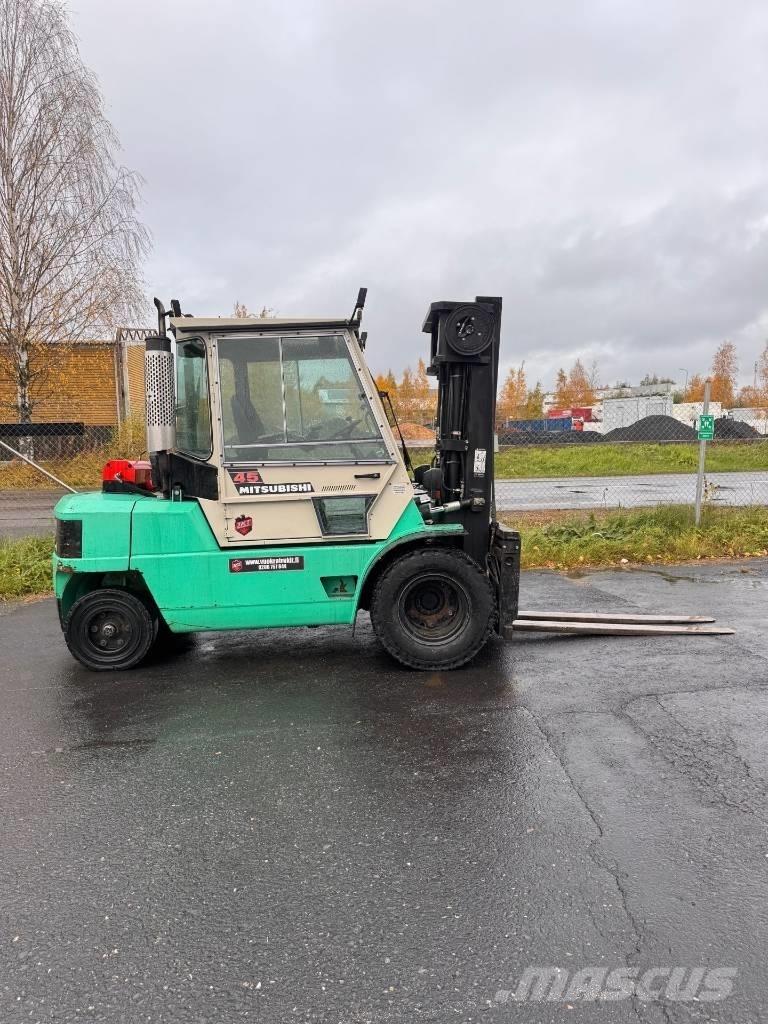 Mitsubishi FD 45 Дизелови камиони