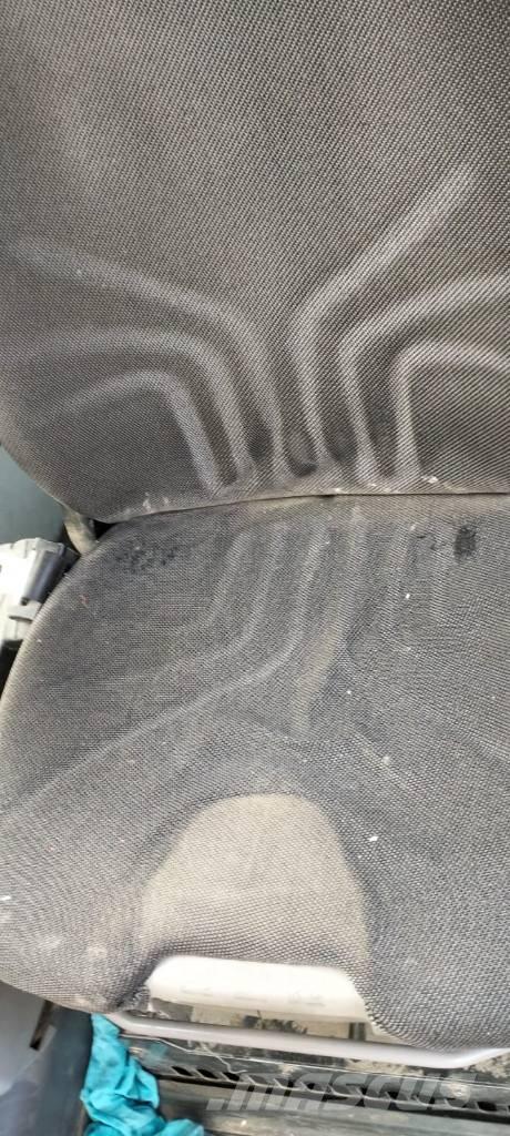 Komatsu PW 200-7 Колесни екскаватори