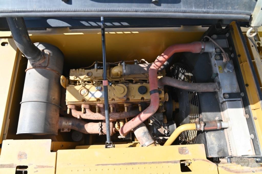 CAT 323D3 Колесни екскаватори