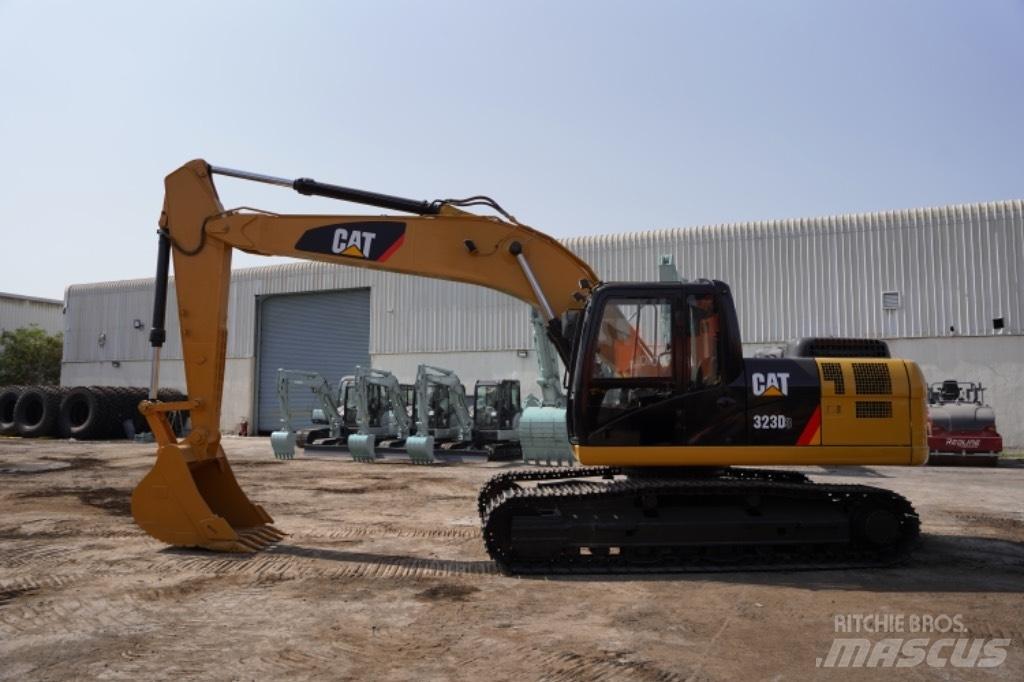 CAT 323D3 Колесни екскаватори