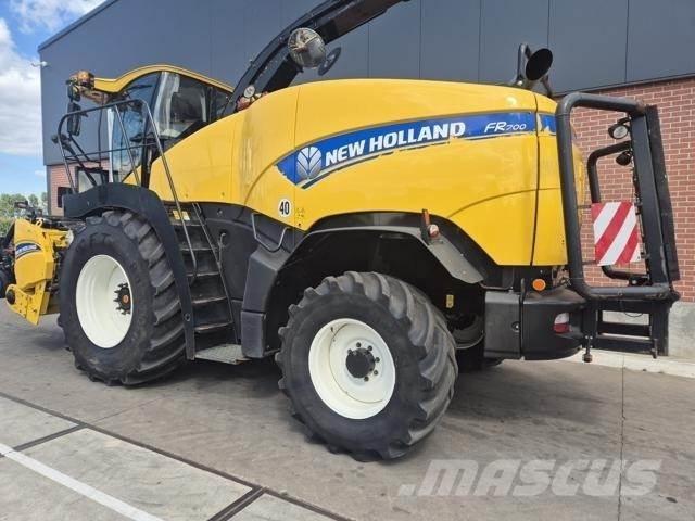 New Holland FR700 Самоходни фуражири