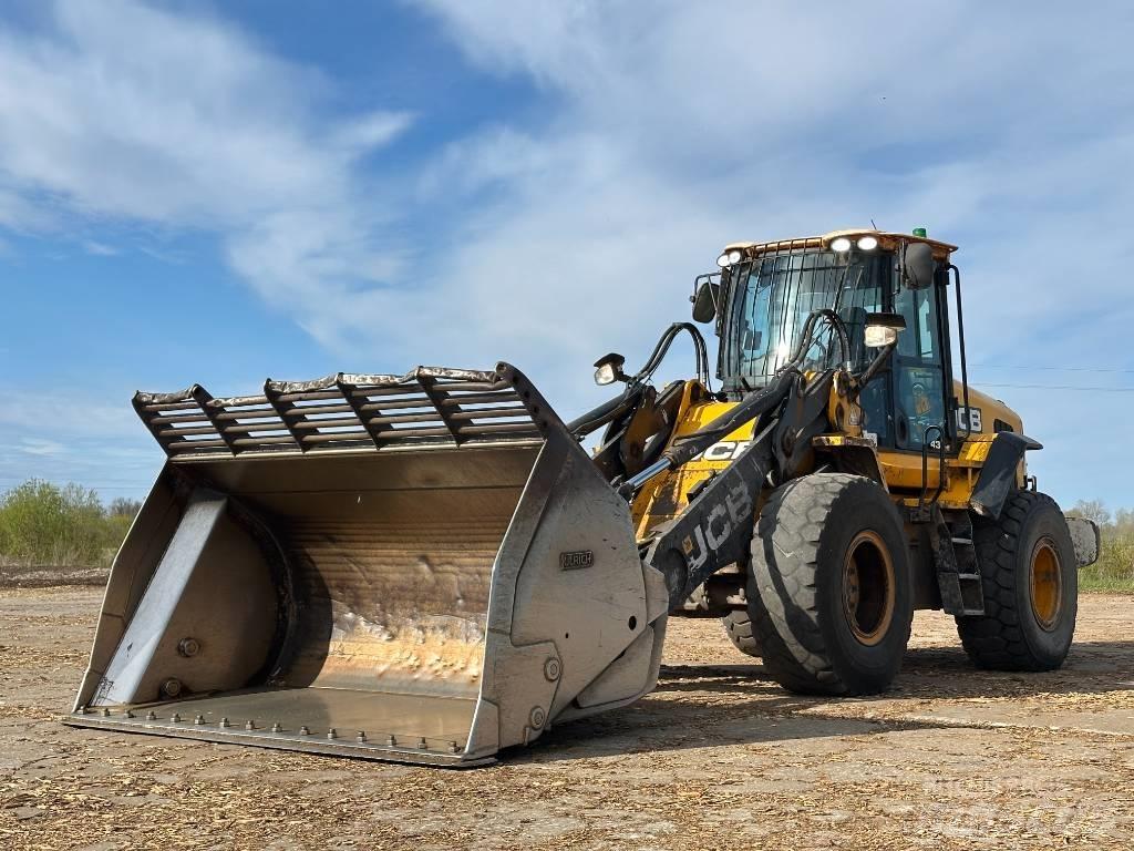 JCB 437 HT Колесни товарачи
