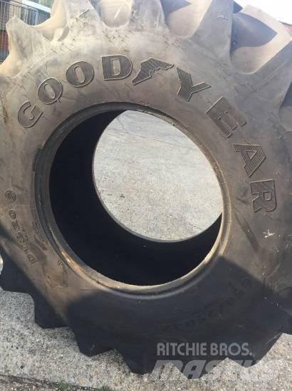 Goodyear 650/75R32 Гуми