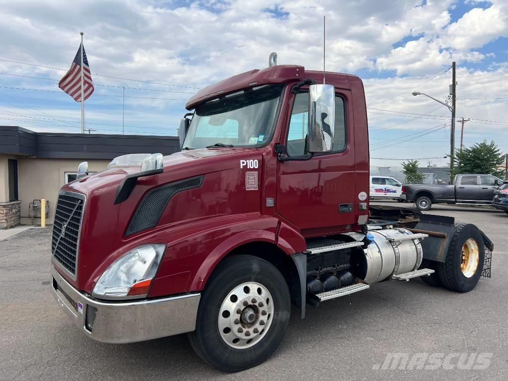 Volvo VNL 42 T300 Влекачи