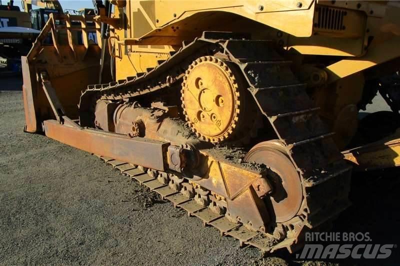 CAT D6R2 Верижни булдозери
