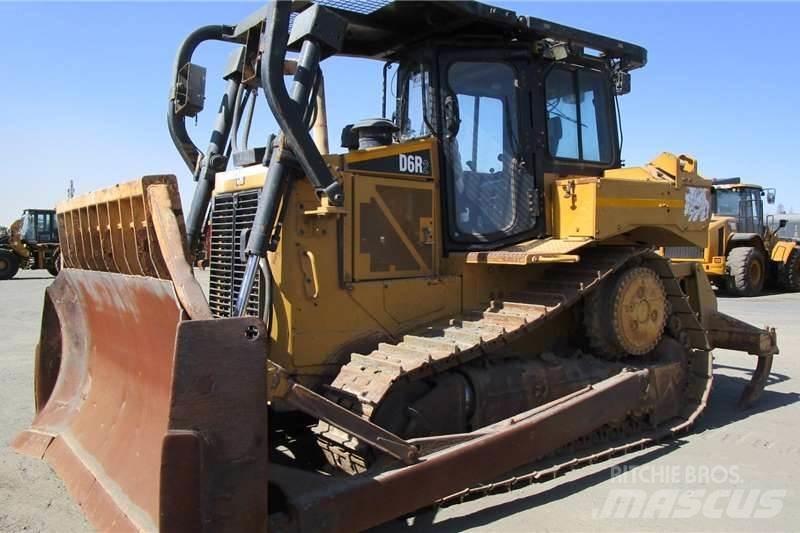 CAT D6R2 Верижни булдозери
