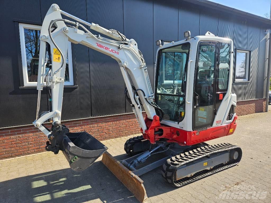 Takeuchi TB 225 Мини екскаватори < 7 т