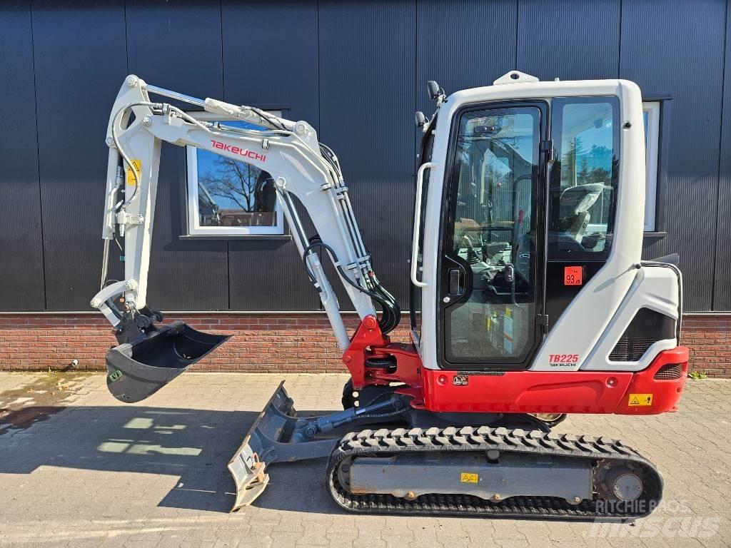 Takeuchi TB 225 Мини екскаватори < 7 т
