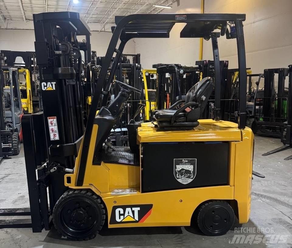 CAT EC30N2 Електрически вилични кари-повдигачи