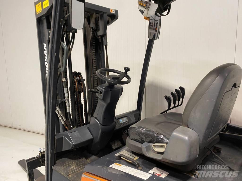 Doosan B35X-7 Електрически вилични кари-повдигачи