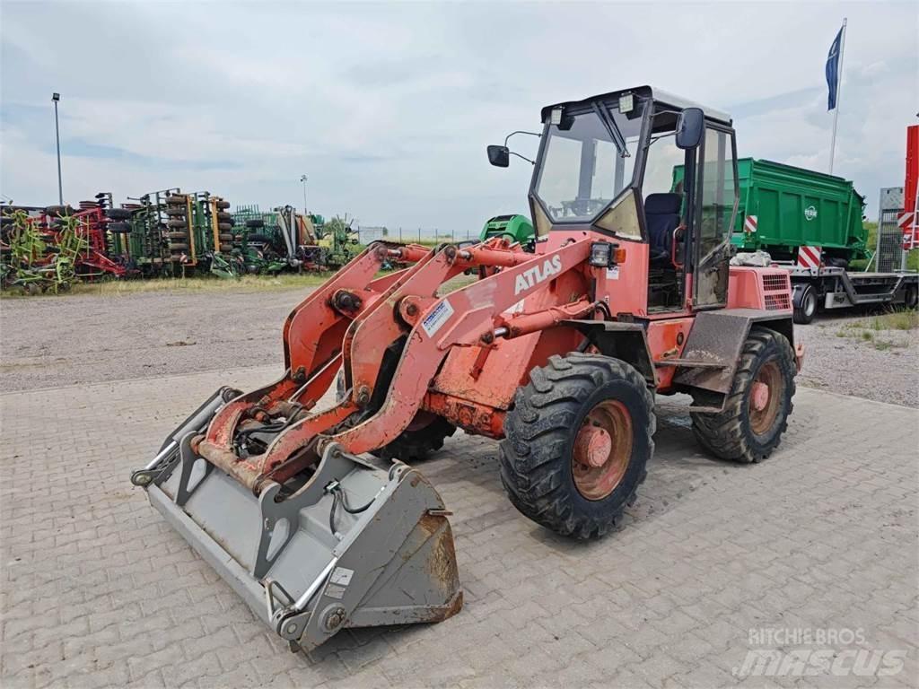 Atlas 72E Колесни товарачи
