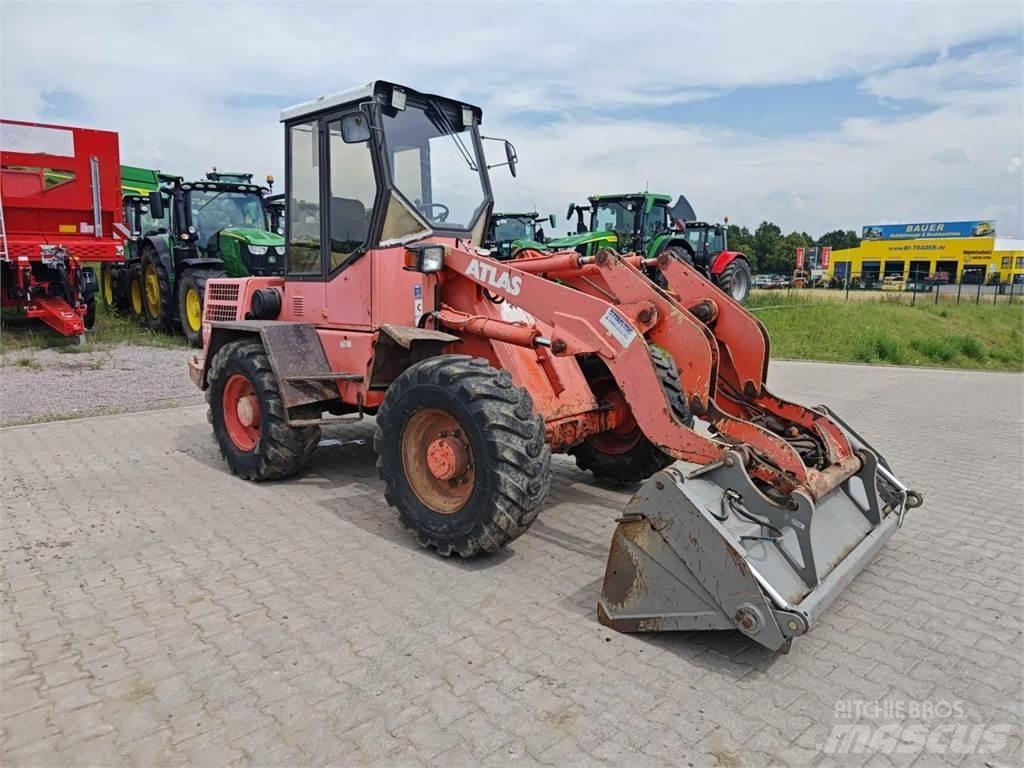 Atlas 72E Колесни товарачи