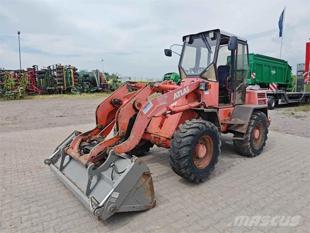 Atlas 72E Колесни товарачи