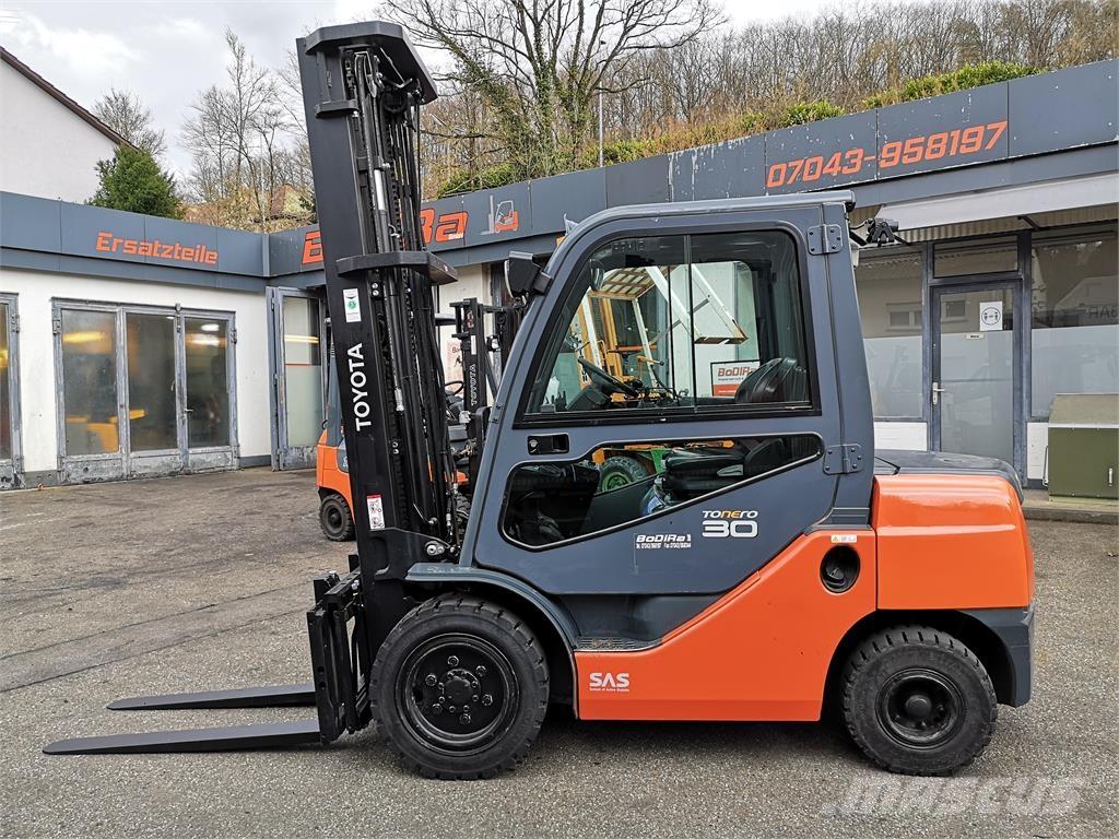 Toyota 02-8FDF30 Дизелови камиони