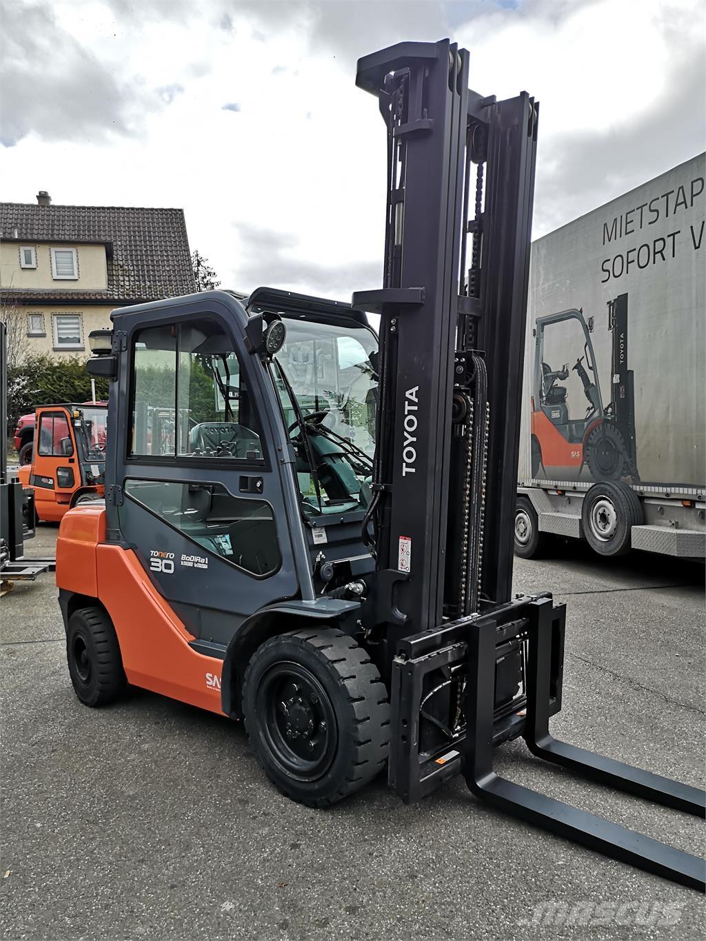 Toyota 02-8FDF30 Дизелови камиони