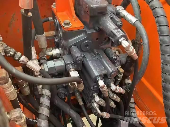 Doosan DH80 Верижен екскаватор
