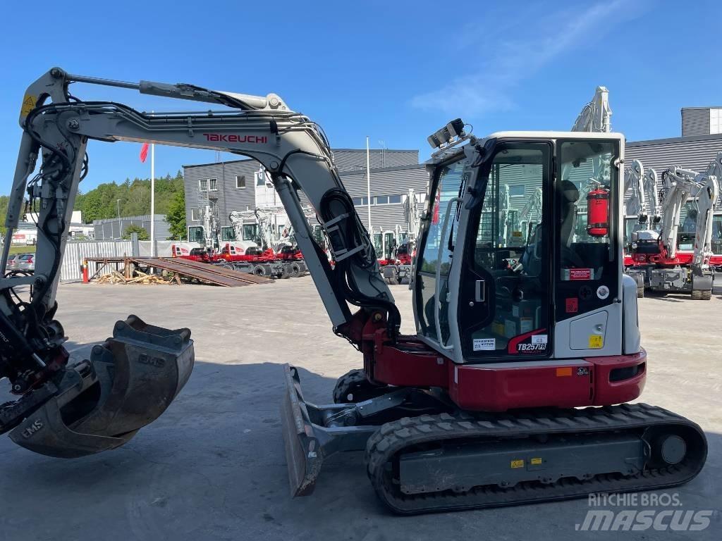 Takeuchi TB 257 FR Мини екскаватори < 7 т