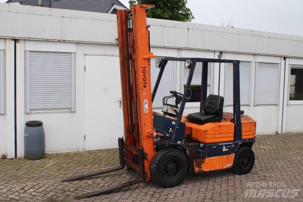Toyota 5 FD 25 Дизелови камиони