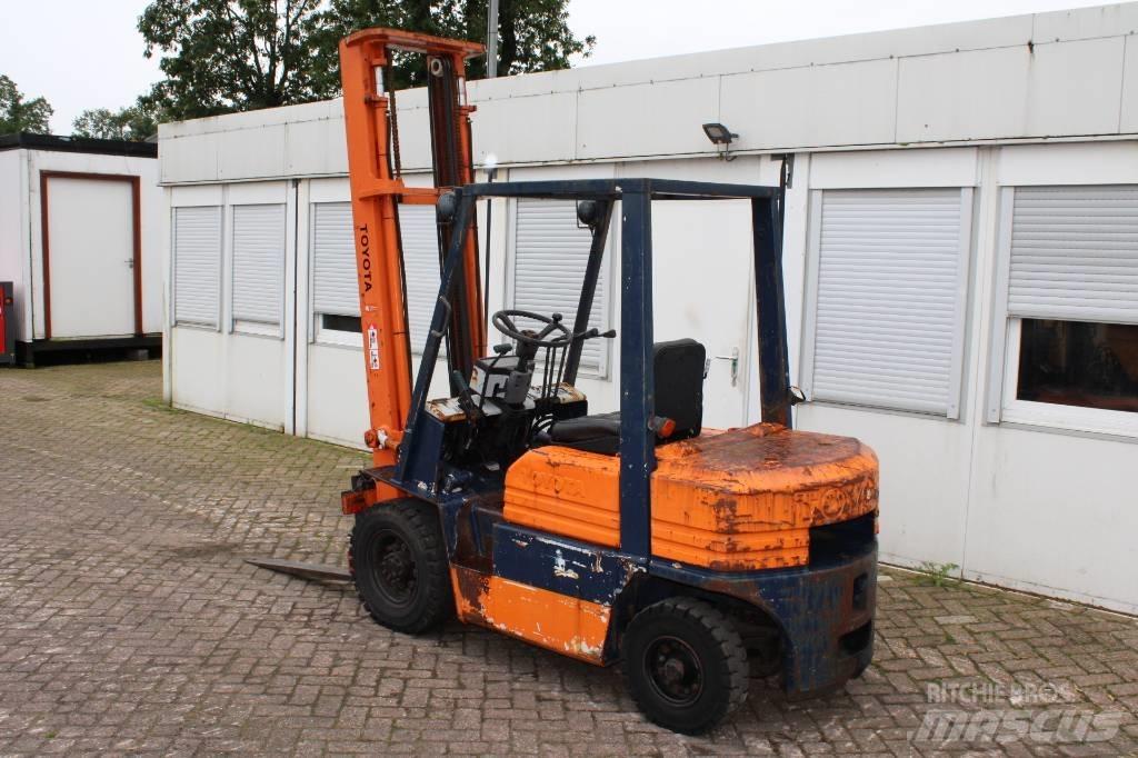 Toyota 5 FD 25 Дизелови камиони