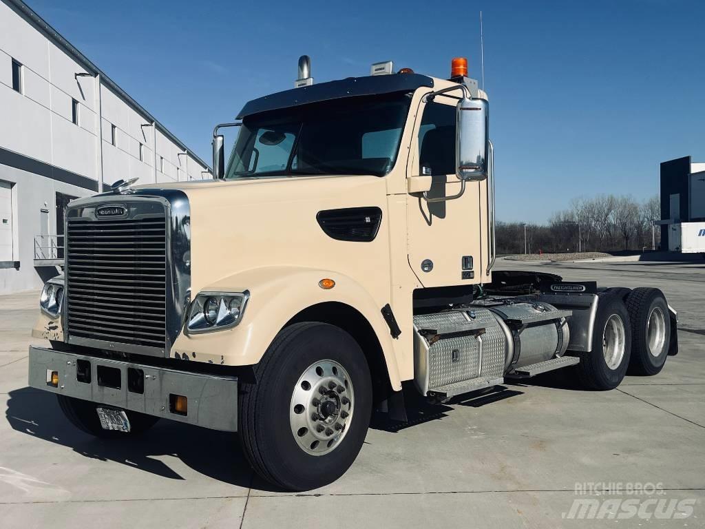 Freightliner 122 SD Влекачи