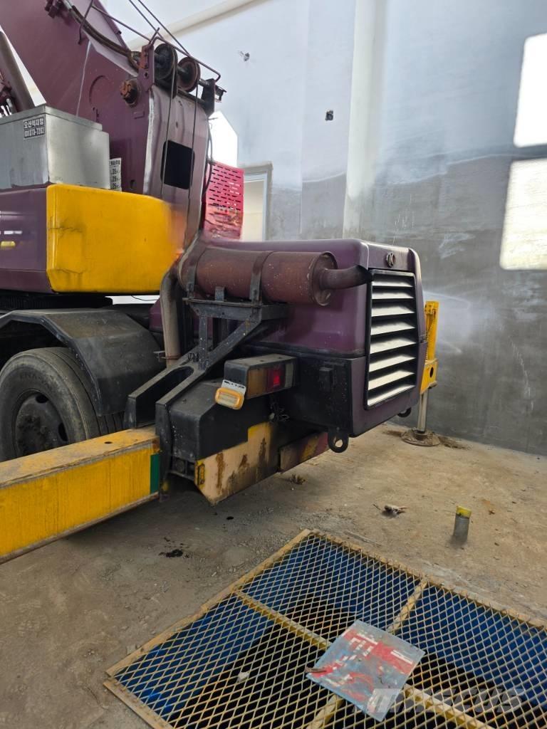 Kato MR 100 Кранове за тежък терен