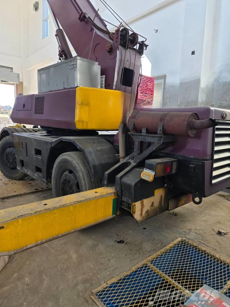 Kato MR 100 Кранове за тежък терен