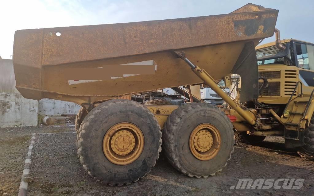 CAT 730 Дъмпери/моторни превозни средства