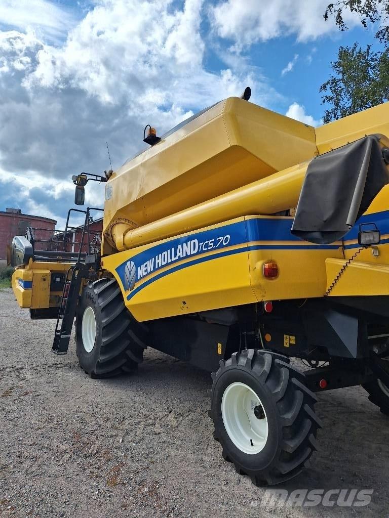 New Holland TC 5.70 Комбайни