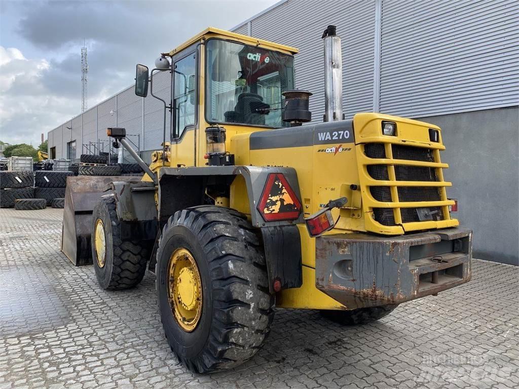 Komatsu WA270-3 Колесни товарачи