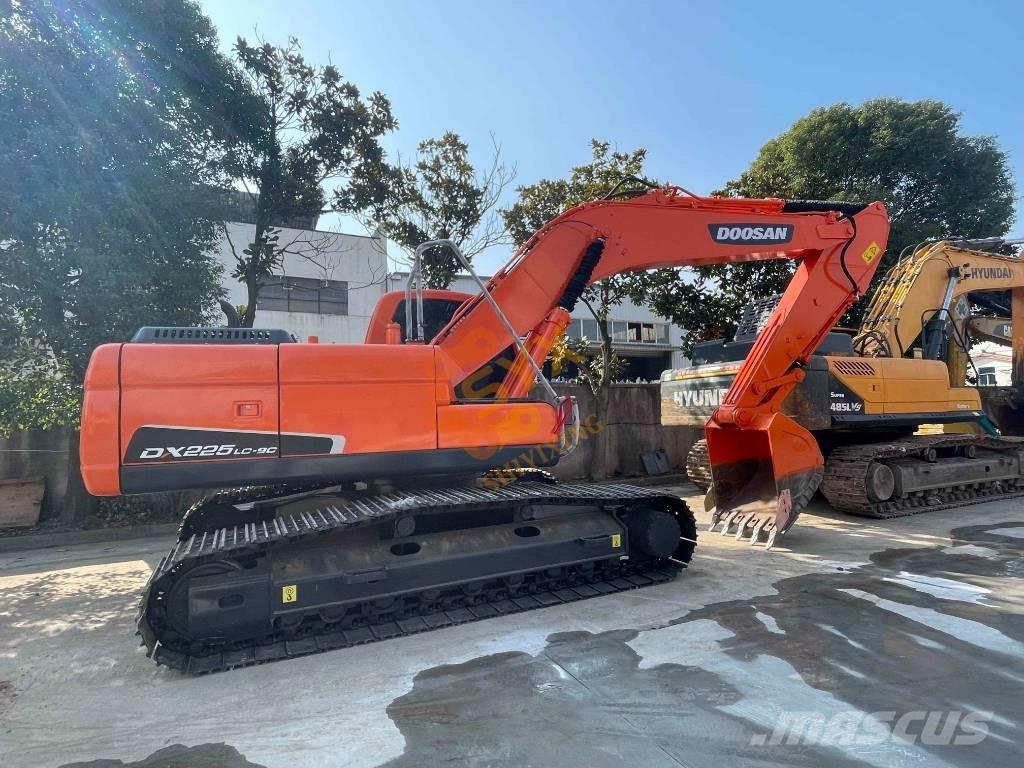 Doosan DX 225 LC Верижен екскаватор