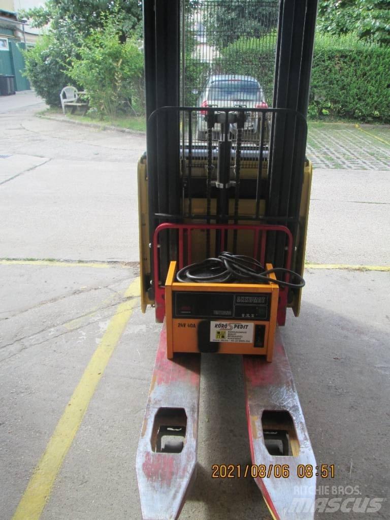 Hyster S1.4iL Колички високоповдигачи с теглич