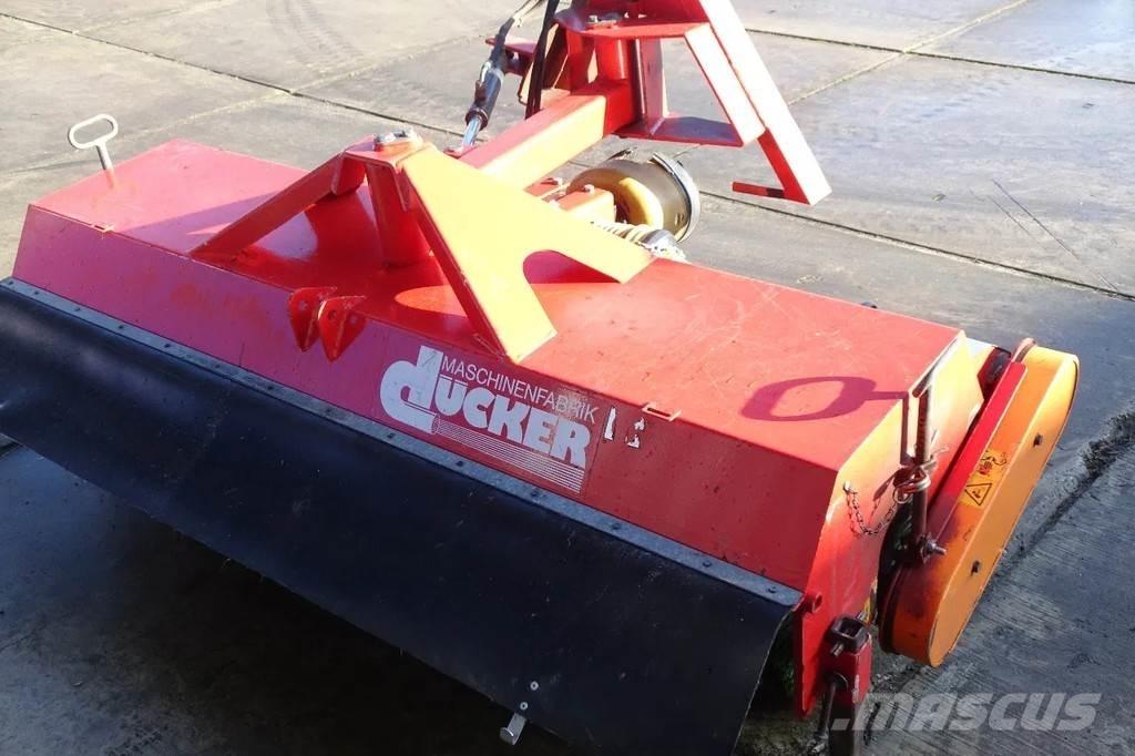 Dücker Veegmachine Камиони за почистване
