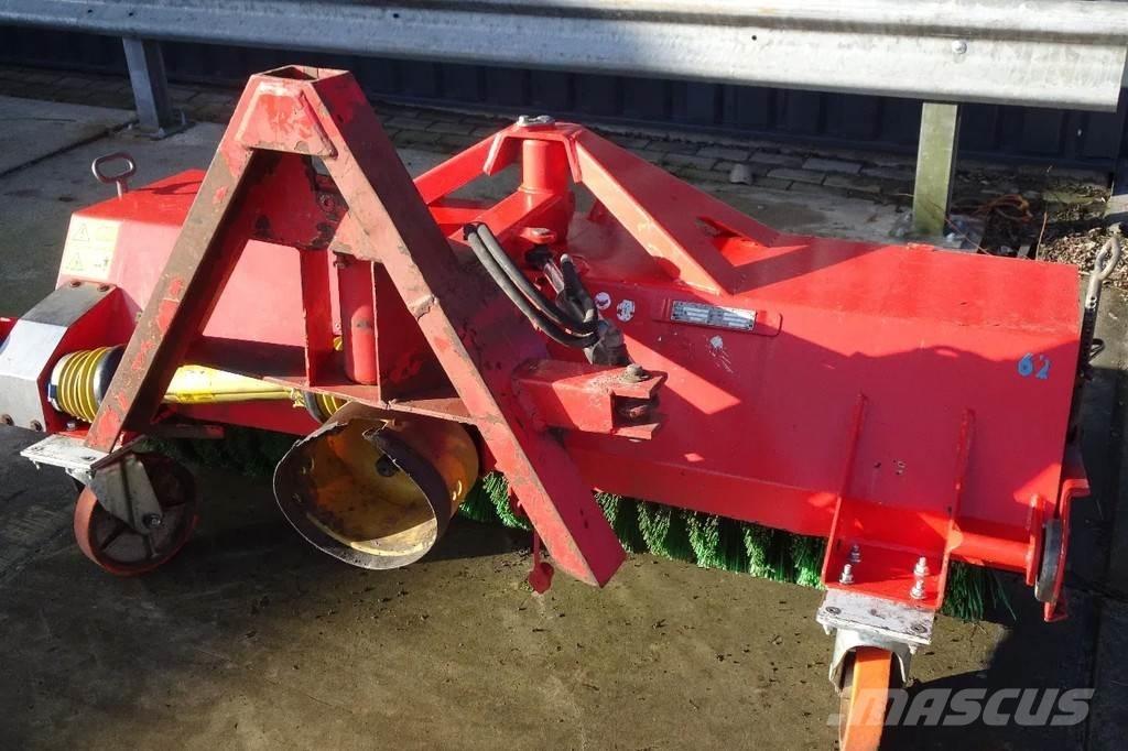 Dücker Veegmachine Камиони за почистване