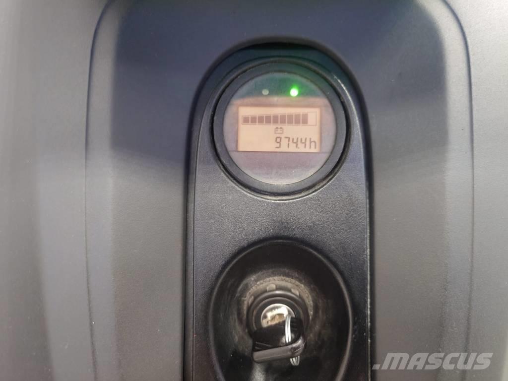 Linde L12/1172 Колички високоповдигачи с теглич