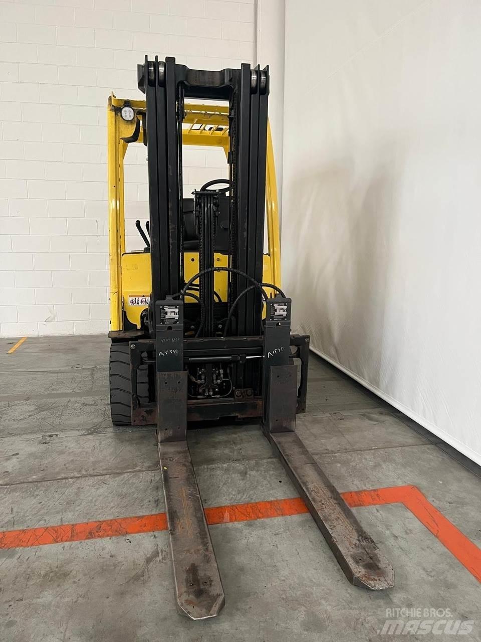 Hyster J3.0XN Електрически вилични кари-повдигачи