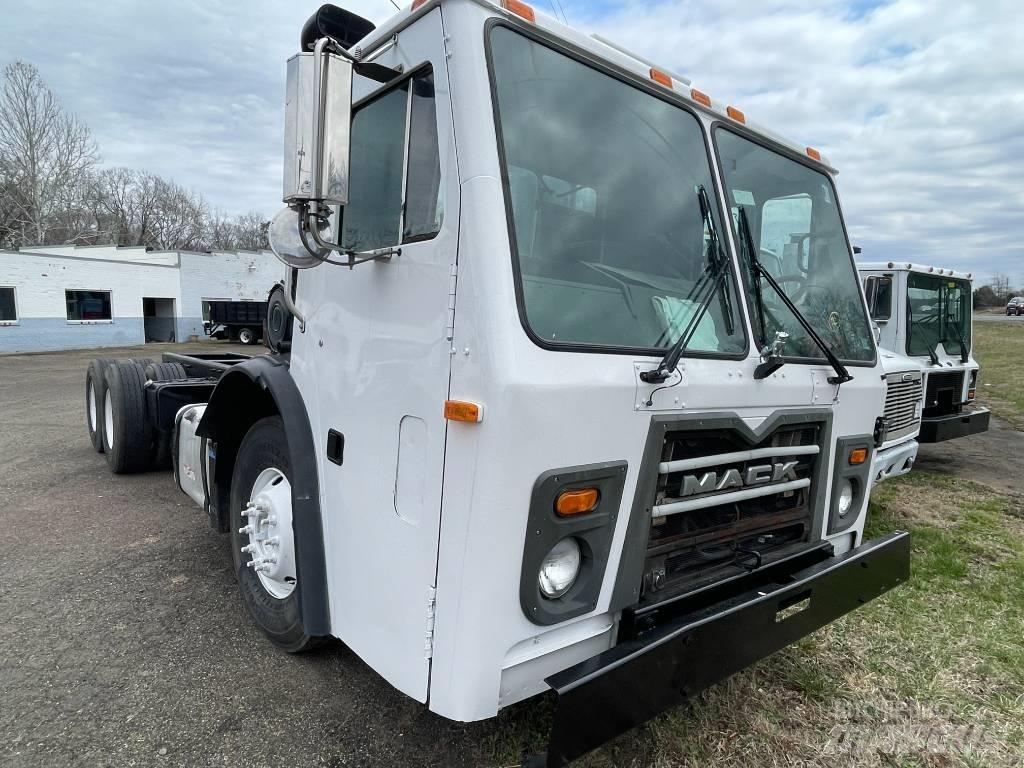 Mack LEU613 Шаси кабини