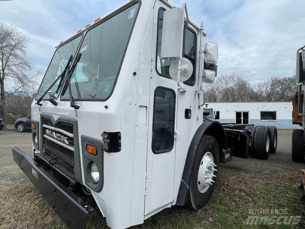 Mack LEU613 Шаси кабини
