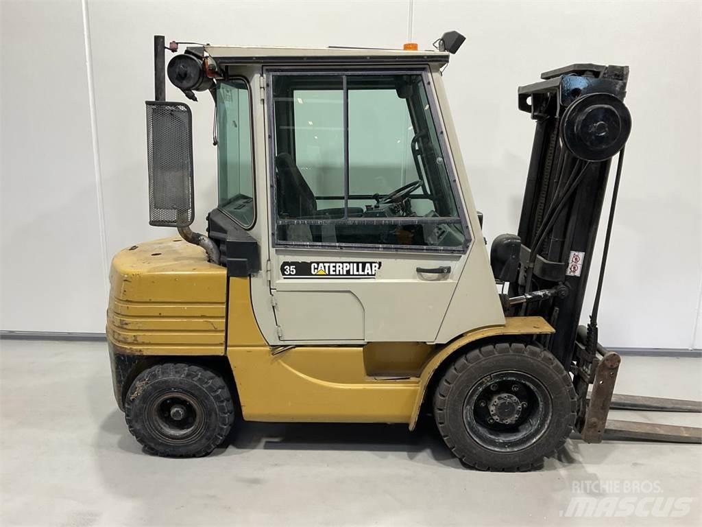 CAT DP35A Дизелови камиони