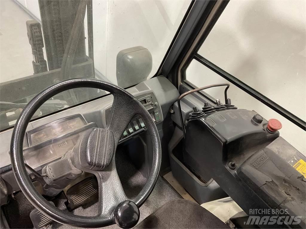 CAT DP35A Дизелови камиони