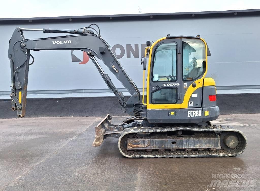 Volvo ECR88 Средни екскаватори 7т - 12т