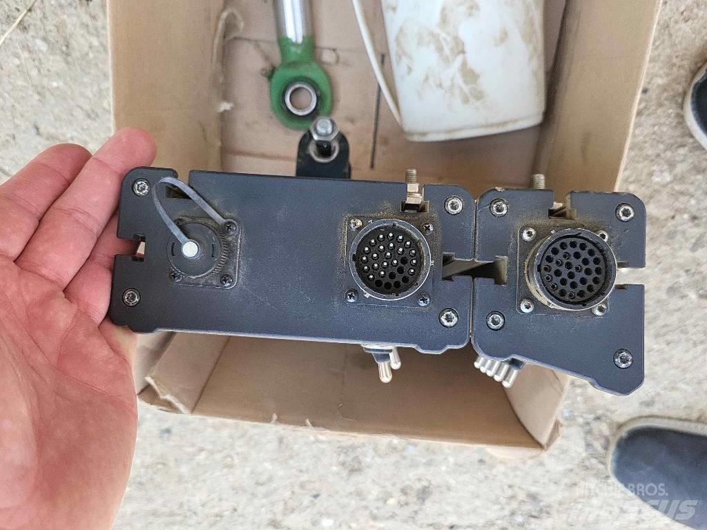 John Deere 732 Прикачни пръскачки
