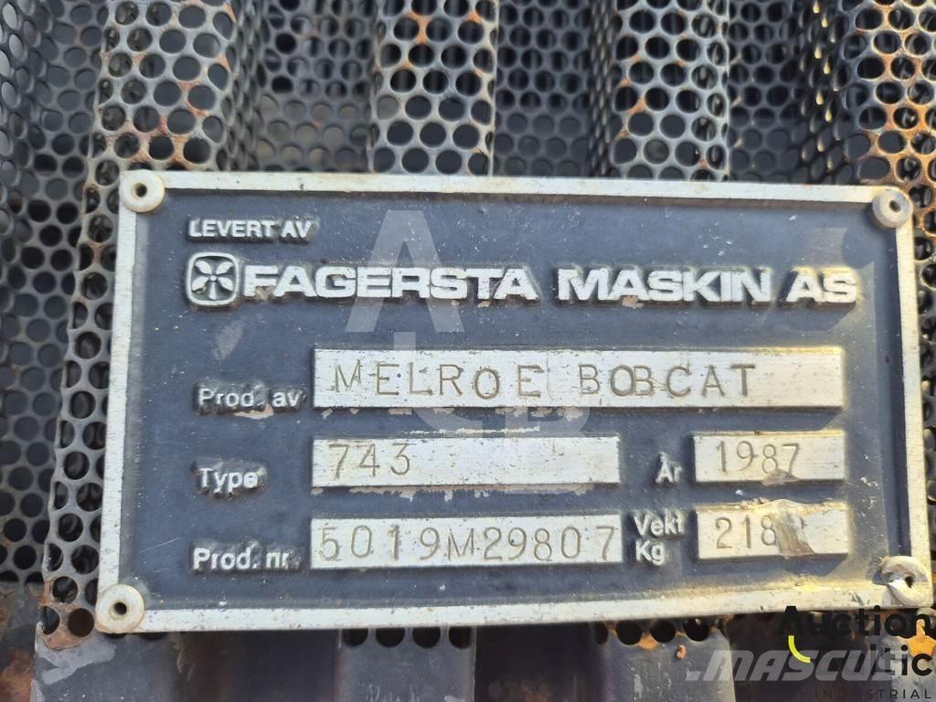 Bobcat 743 Мини товарачи
